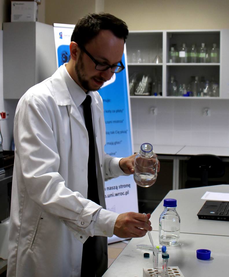 dr Damian Lewandowski